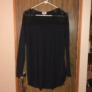 Size XL lace shoulder tunic